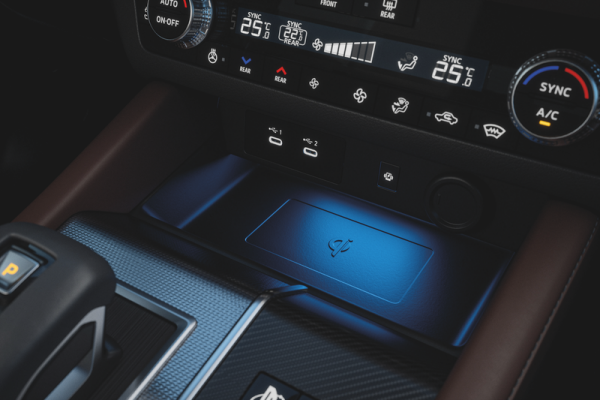 ПІДСВІЧУВАННЯ ЗОНИ БЕЗПРОВІДНОЇ ЗАРЯДКИ ТЕЛЕФОНУ (MY25)