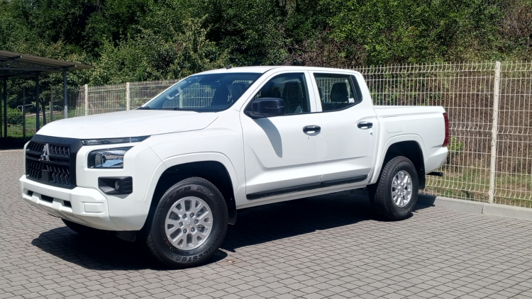 L200 INVITE 2.4 MT 4WD