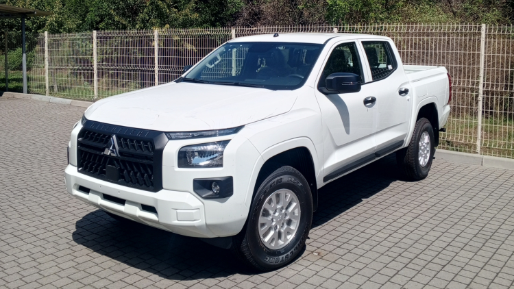 L200 INVITE 2.4 MT 4WD