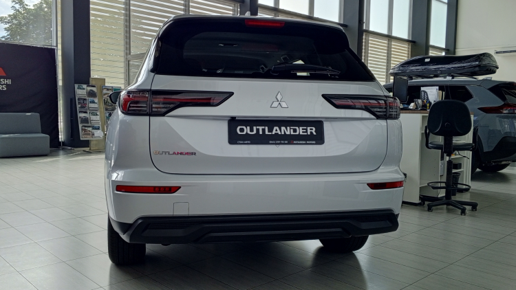 Outlander Business 2.5 CVT 2WD
