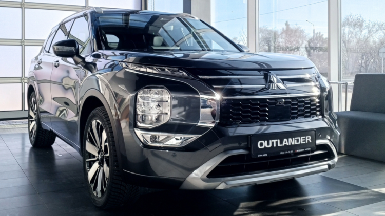 Outlander Ultimate 2.5 CVT 4WD
