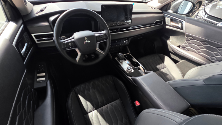 Outlander Ultimate 2.5 CVT 4WD