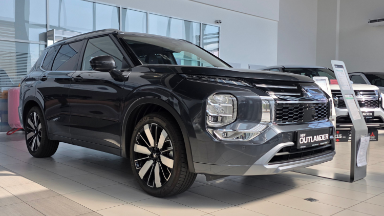 Outlander Ultimate 2.5 CVT 4WD