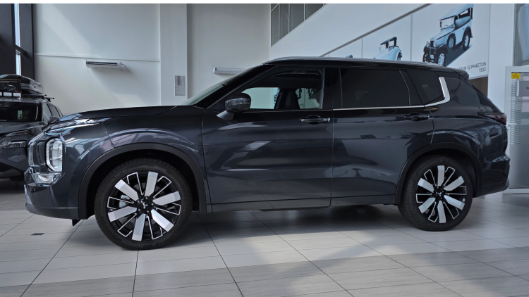 Outlander Ultimate 2.5 CVT 4WD