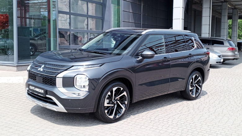 Outlander Ultimate 2.5 CVT 4WD